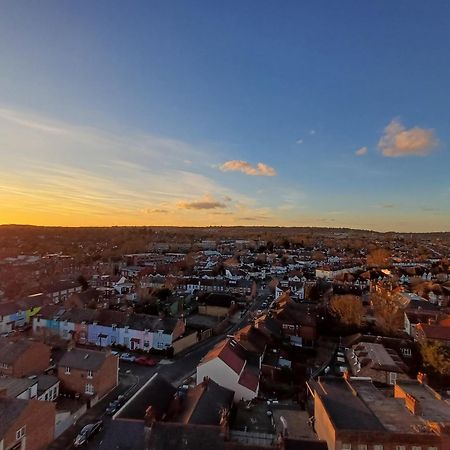 Luxury Apartment With Stunning Views On 10Th Floor Edgware Kültér fotó