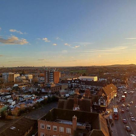 Luxury Apartment With Stunning Views On 10Th Floor Edgware Kültér fotó