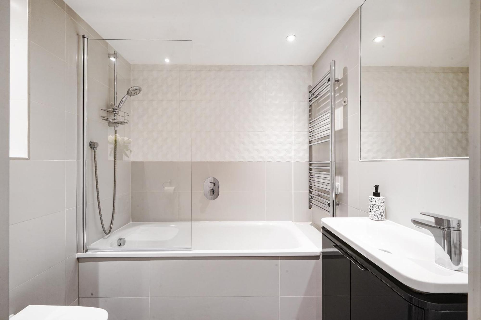 Luxury Apartment With Stunning Views On 10Th Floor Edgware Kültér fotó